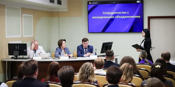 Законодательные инициативы, просветительские проекты. О чем говорила молодежь на встрече с Павлюченко