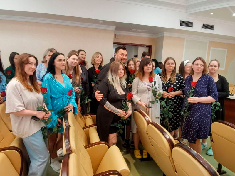 В Международный день защиты детей трогательная встреча в родильном доме 5 ГКБ
