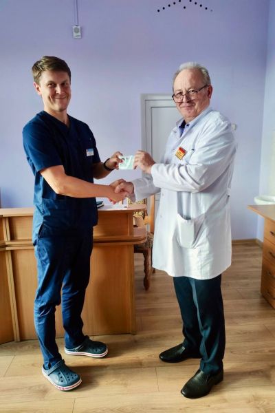 photo 5210674218255716120 y