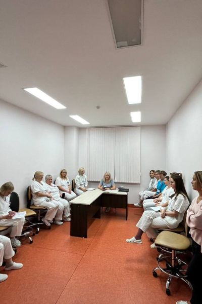 photo 5258461970011196553 y